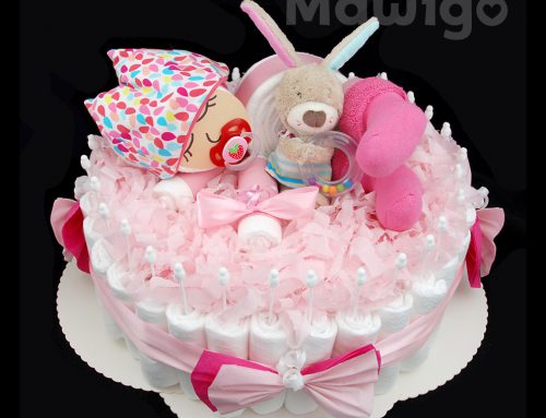 Windelkuchen mit Windelbaby und Stofftier als Topping